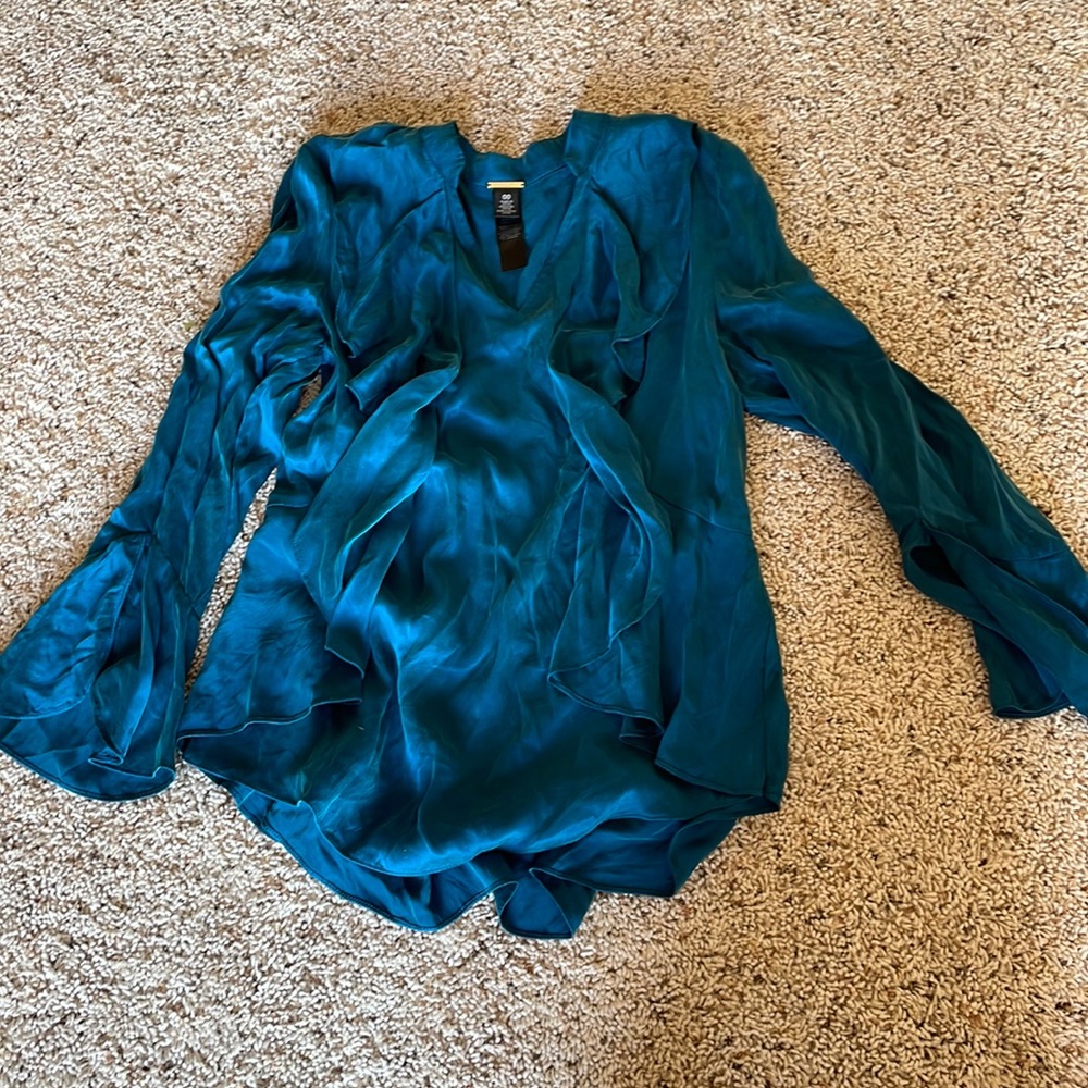 Black label. Long sleeve blouse with ruffled front